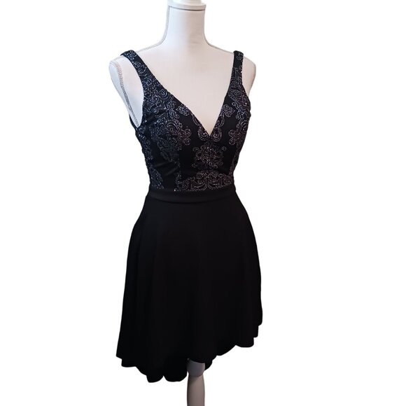 NEW Speechless Juniors Glitter High-Low Cut-out Party Dress Size 3 Black/Grey - Picture 3 of 16